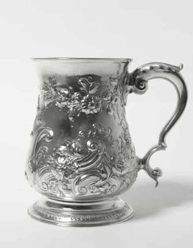 купить Серебряная кружка, богато декорированная флористическим узором. Англия,  Лондон, 1760 год.