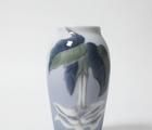 Статуэтка Фарфоровая ваза с белым …