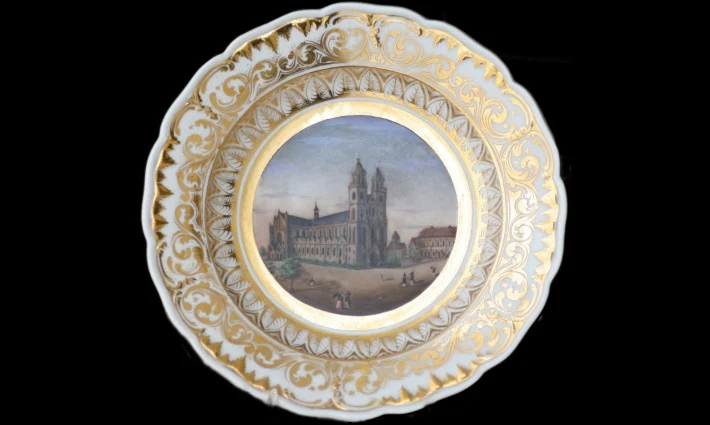 Фарфоровая тарелка KPM с ведутой из Магдебургского собора, около 1844 г.