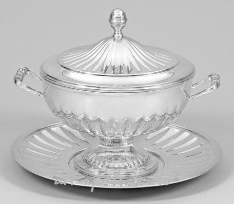 Большая супница из датского серебра с крышкой и подставкой