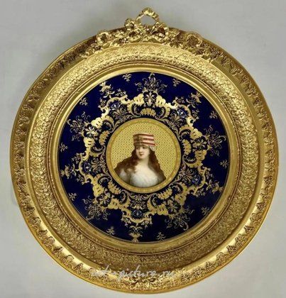 Royal Vienna,  {obj.name}}