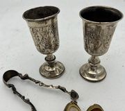 Серебро с клеймом, включая два кольца для салфеток, ложки в коробке...