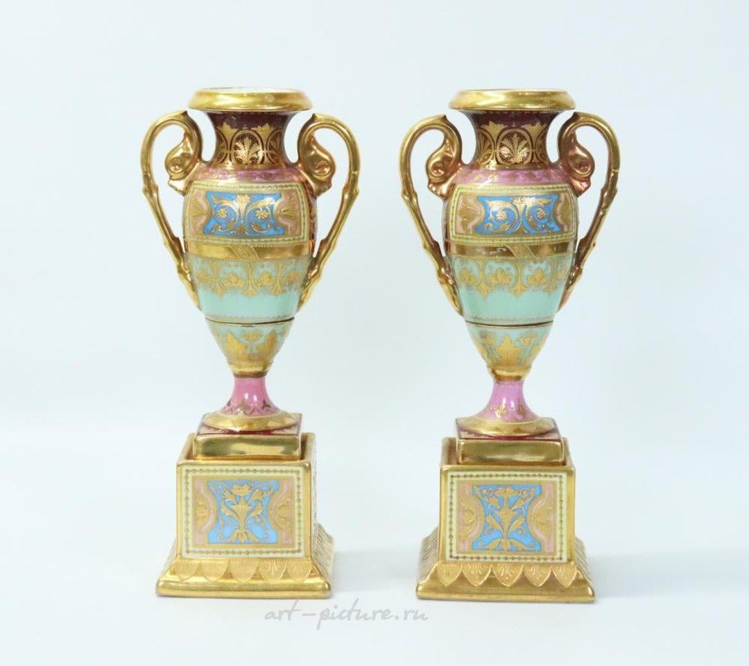 Royal Vienna , Пара небольших ваз на подставках австрийского фарфора "Royal Vienna",