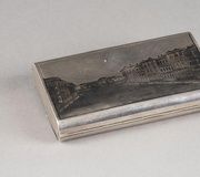 Чехол с гравировкой городского пейзажа в ниелло