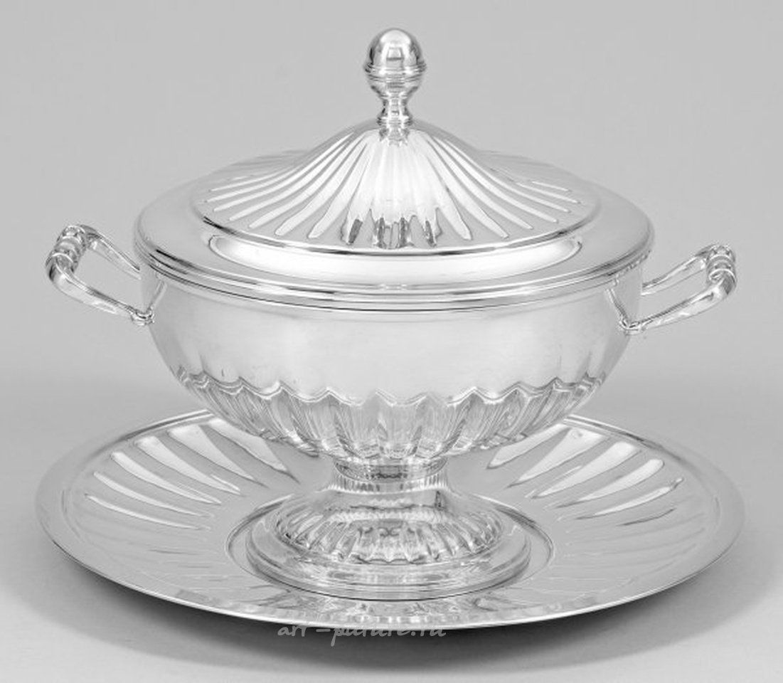 Большая супница из датского серебра с крышкой и подставкой