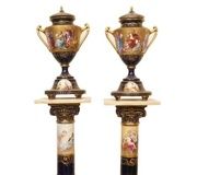 Фарфоровая пара ваз и пьедесталов Royal Worcester