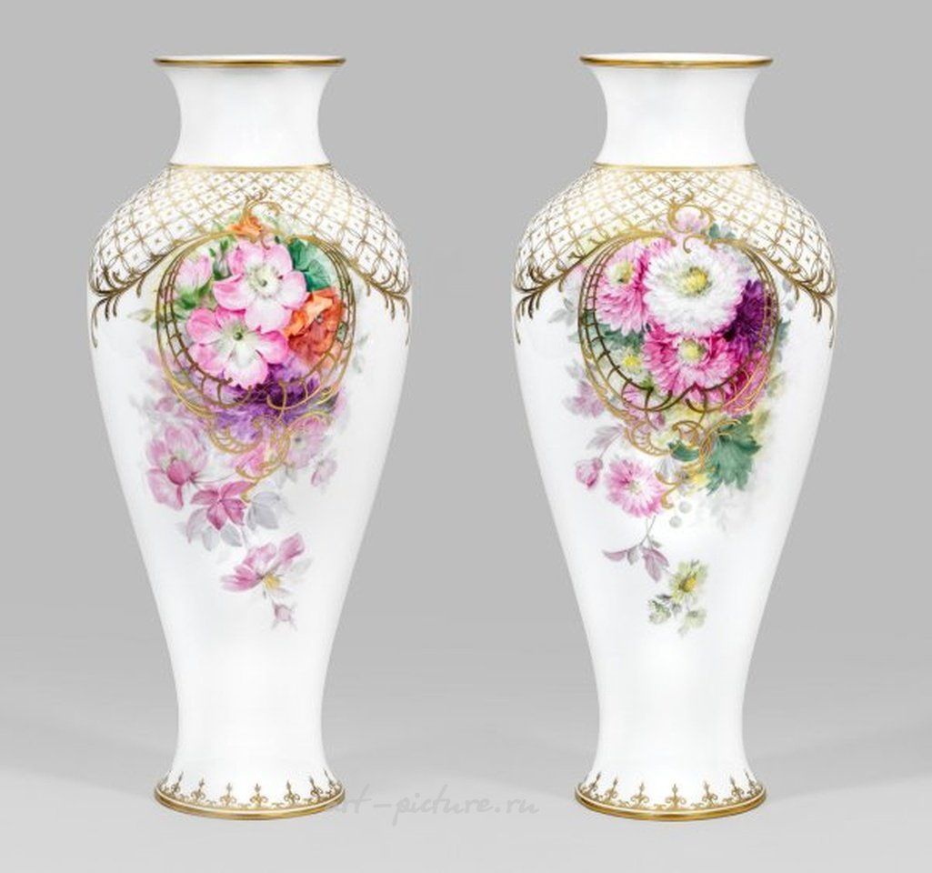 Great Meissen decorative vase with delicate floral painting.