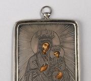 Икона Богоматери с Младенцем во славе. Эмалированная...