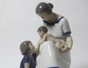 Мама с двумя детьми.Дания, г. Копенгаген, Bing & Grondahl