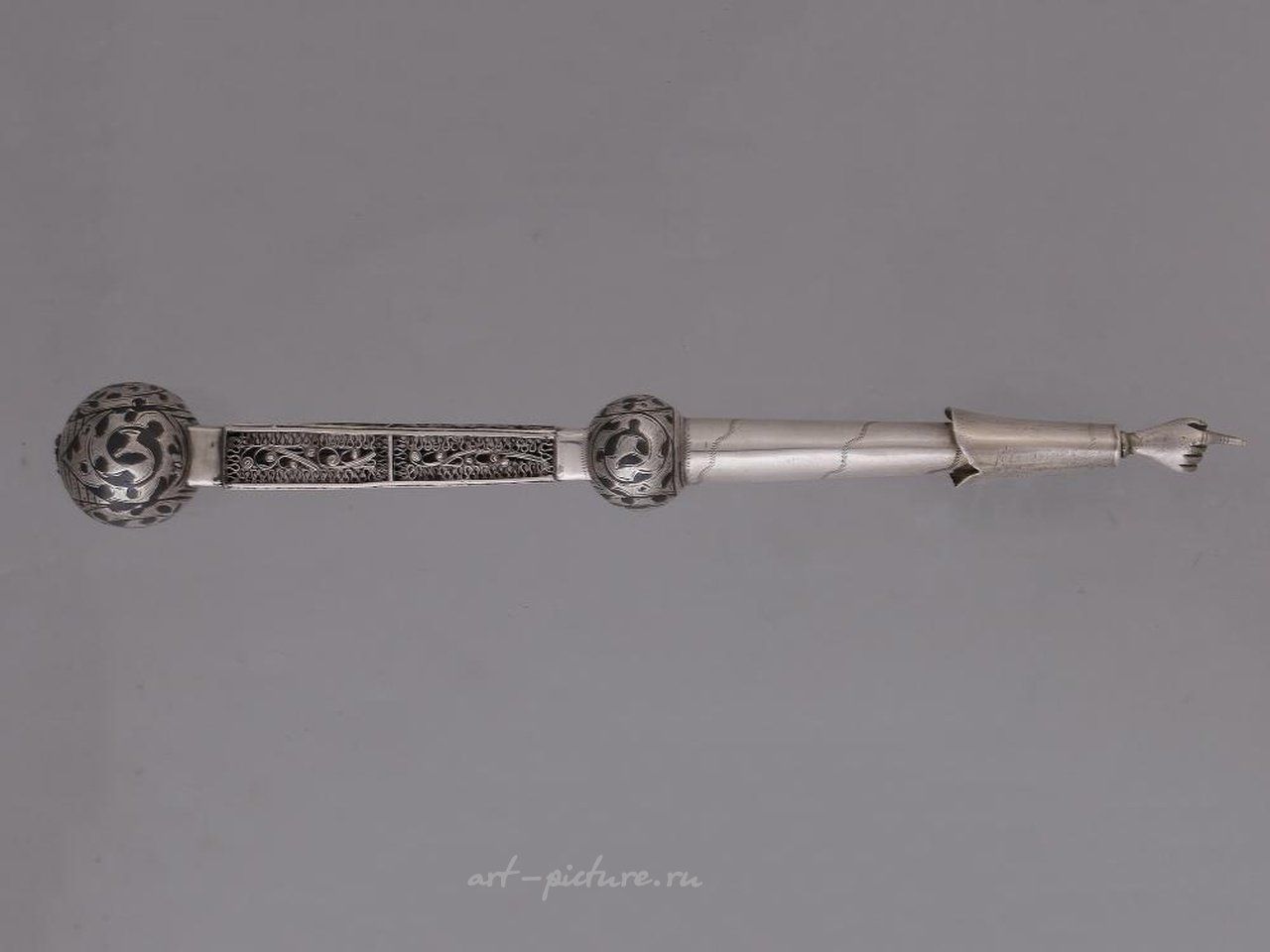 Russian silver , A RUSSIAN SILVER TORAH POINTER YAD, 1912-1913
