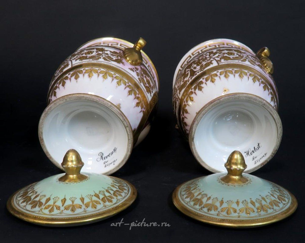 Royal Vienna , Фарфоровые вазы с иридесцентной живописью Вены XIX века