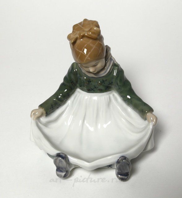 Амагерская девочка. Дания, г. Копенгаген, Royal Copenhagen