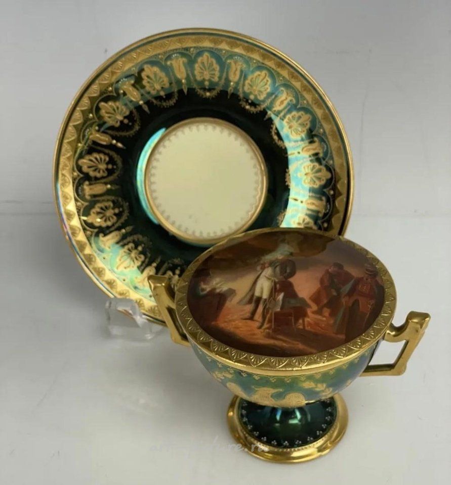 Royal Vienna , Фарфоровая чашка и блюдце в стиле Наполеона, примерно 1900 год. Размеры идеальны. Оценка: 1500-2000 долларов.