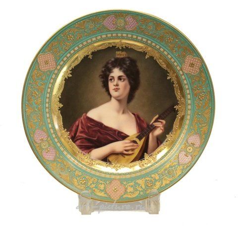 Royal Vienna, Фарфоровая тарелка Royal Vienna с красавицей, играющей на мандолине