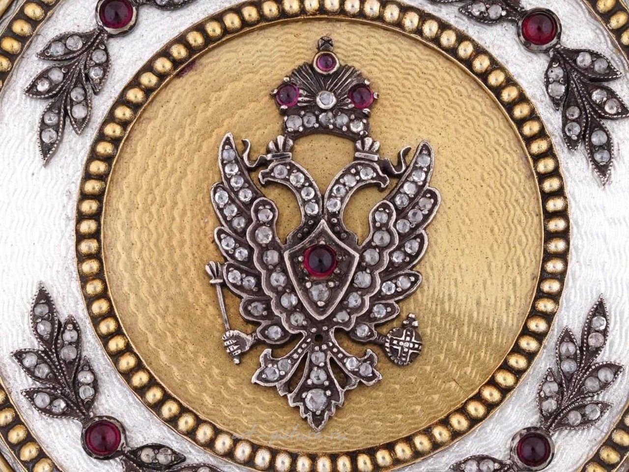 Русское серебро , Российская Императорская серебряная круглая шкатулка с позолотой.