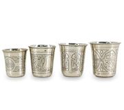 4 стула из дерева с резным узором