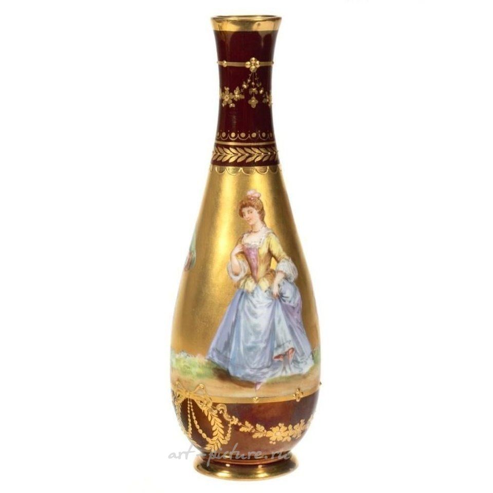 Royal Vienna , Фарфоровая ваза Decoro Tuscan в стиле 18-го века с позолоченными акцентами. Высота 19 см. Очень хорошее состояние.
