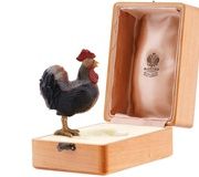Русская ручная резная фигура петуха из агата с бриллиантами