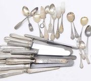 Серебряные/стерлинговые/белометаллические ложки разных видов, в основном чайные...