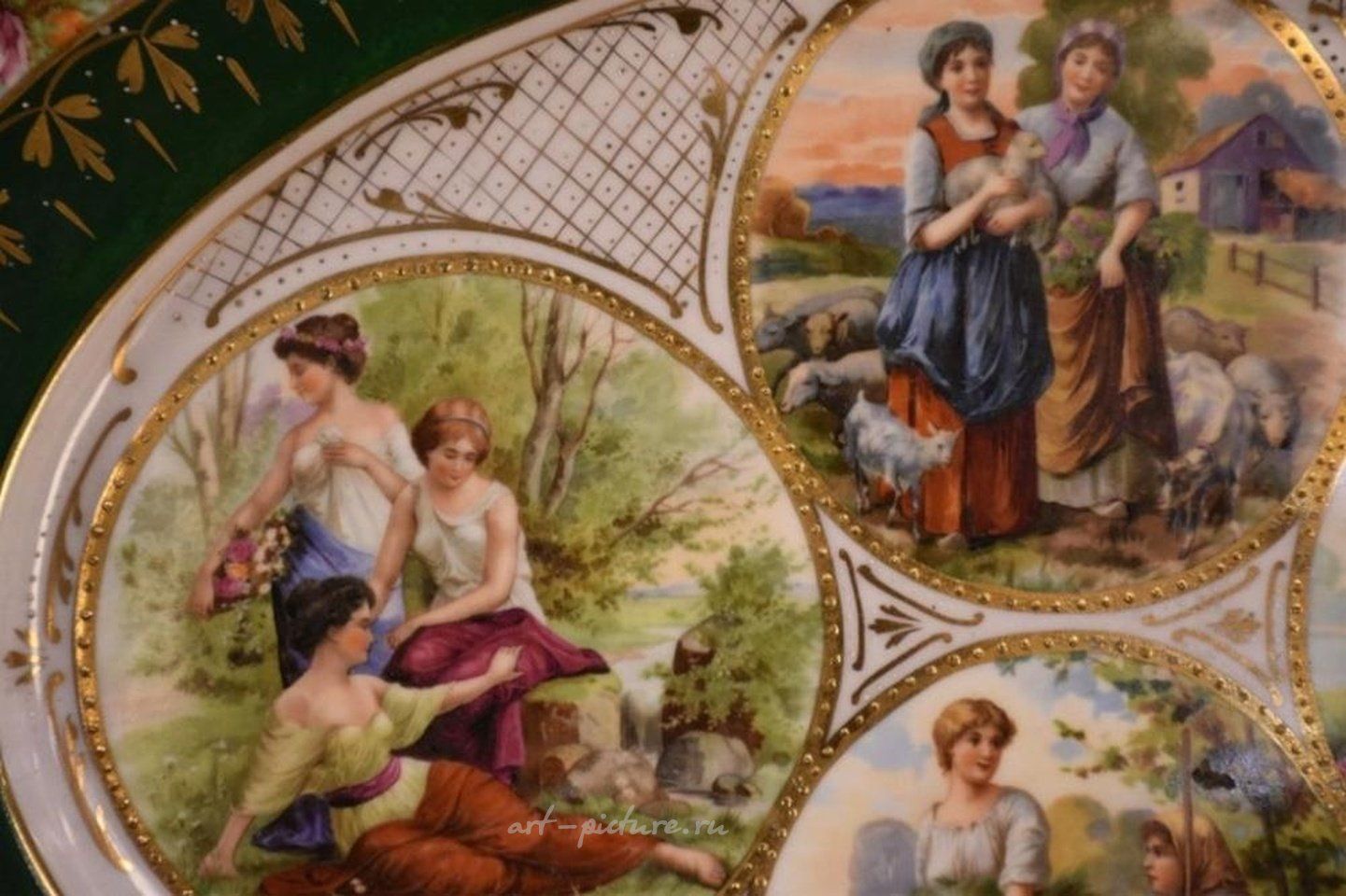Royal Vienna , Прекрасная большая тарелка с ручными росписями