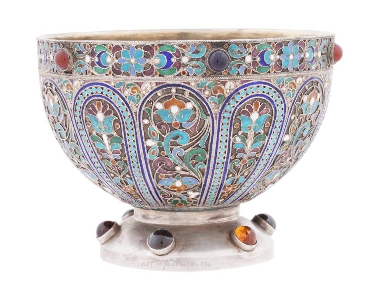 Русское серебро , Русская серебряная чаша с позолотой и эмалью