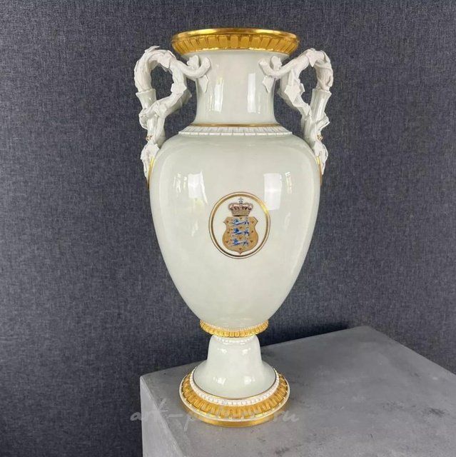 Ваза с росписью Арнольда Крога, дворца Амалиенборг в Копенгагене Royal Copenhagen