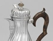 Маленькую барочную серебряную кофейник-рожок от Йоханна Георга Клосса