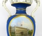 купить ВАЗА НА ОКТАГОНАЛЬНОМ ЦОКОЛЕ С РУЧКАМИ ИЗ БИСКВИТА. KPM БЕРЛИН. 1875 Г.