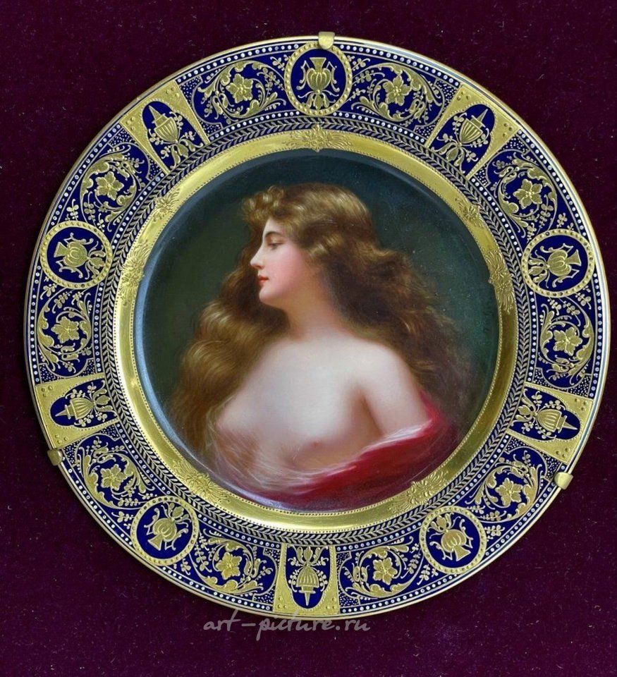 Royal Vienna , Фарфоровая тарелка в стиле Royal Vienna, около 1900 года