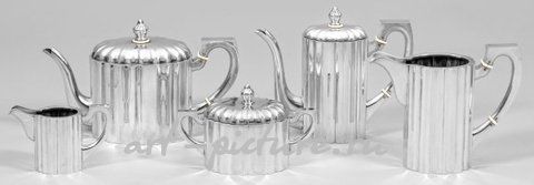 Элегантный венский сервиз в стиле ар-деко из серебра.