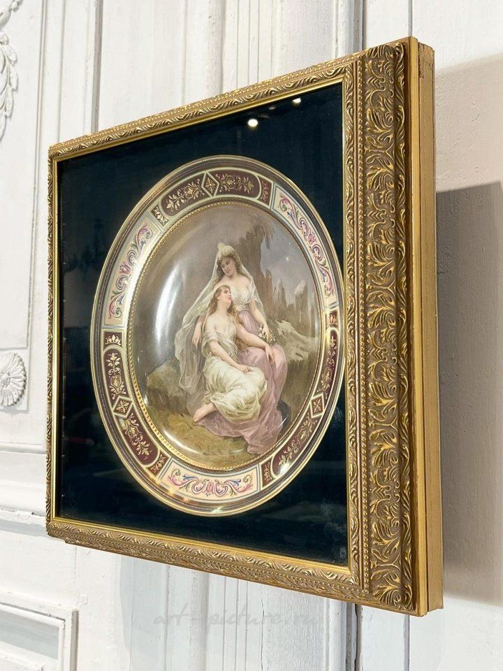Royal Vienna , Тарелка с изображением двух богинь из Royal Vienna