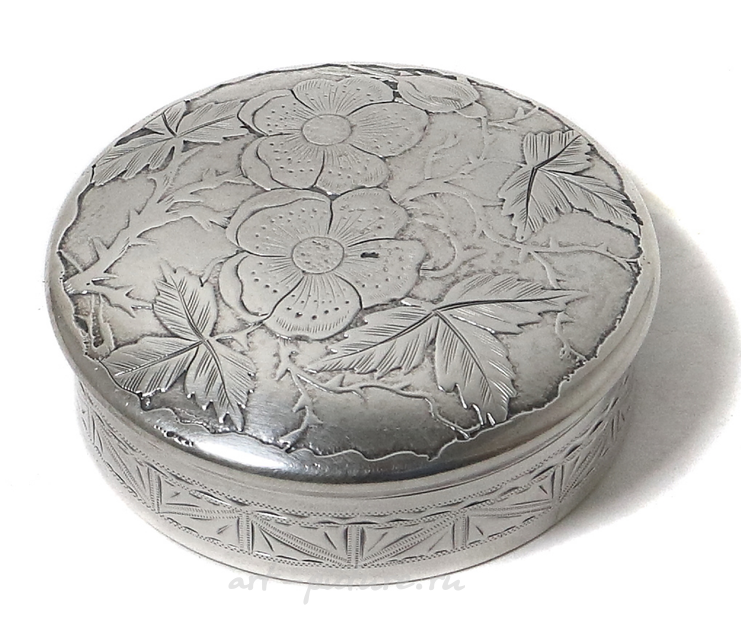 Круглая коробка или таблетница, Китай, 55 гр, 925 пр, высота 2,5см, диаметр 6 см