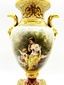 Урна из фарфора 19 века с ручной росписью и золотыми узорами из Royal Vienna