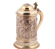 Редкий русский серебряный кубок с позолотой и чеканной панорамой...