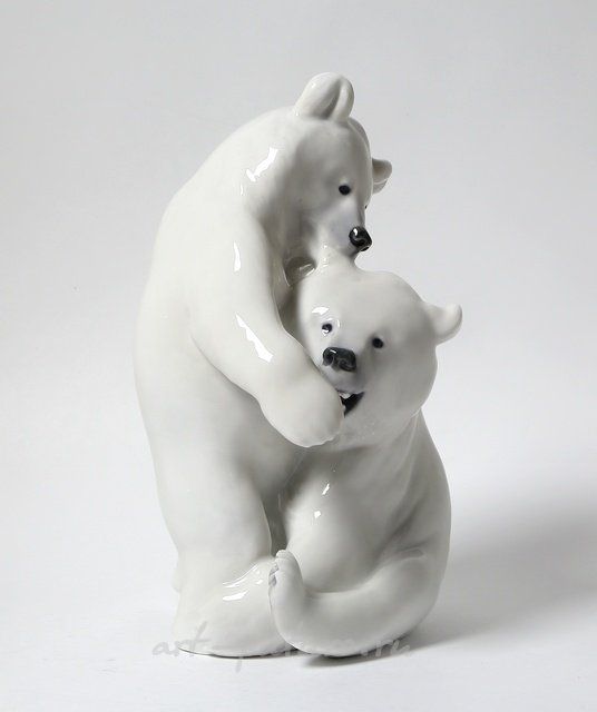 Пара играющих медведей. Дания, г. Копенгаген, Royal Copenhagen, 1898 - 1923 гг.