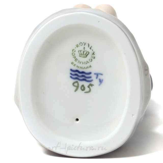 Мальчик, строгающий прутик. Дания, г. Копенгаген, Royal Copenhagen