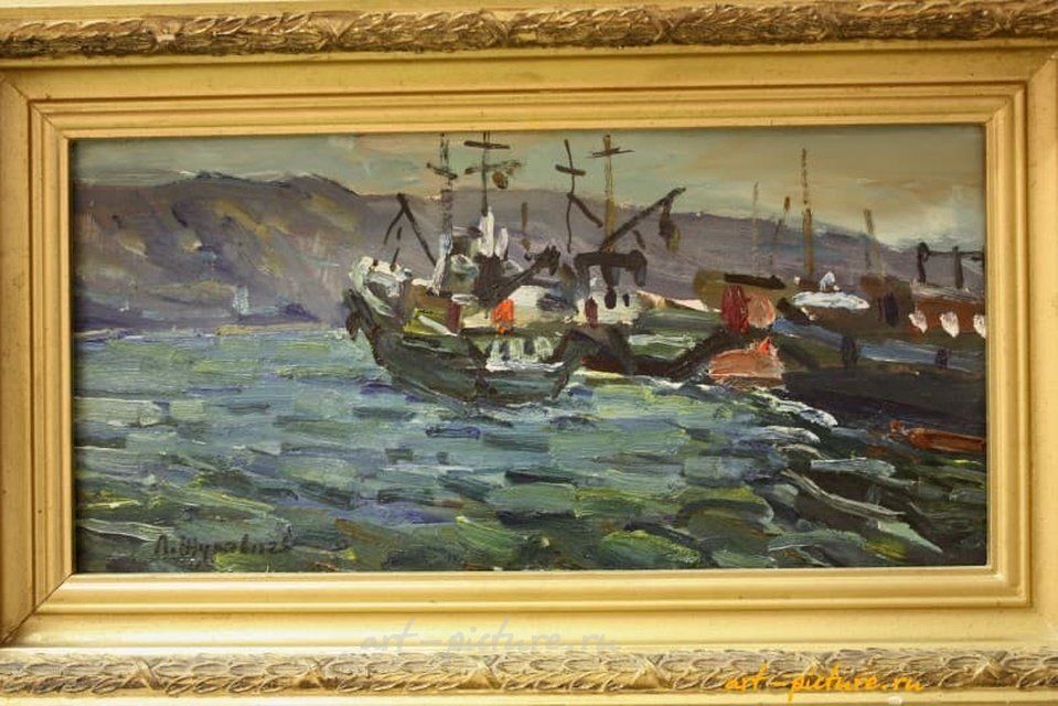 В порту картон, масло