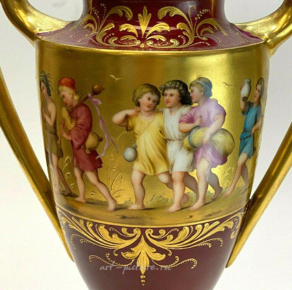 Royal Vienna , Роскошная ваза ручной работы из фарфора с ручками, около 1920 года