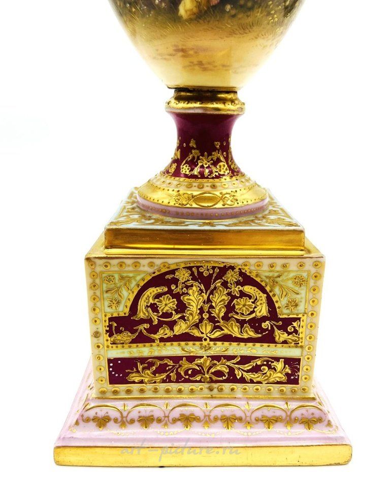 Royal Vienna , Ваза из фарфора 19 века с ручной росписью и золотыми узорами из Royal Vienna