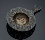 Серебряные эмалированные щипцы для сахара.