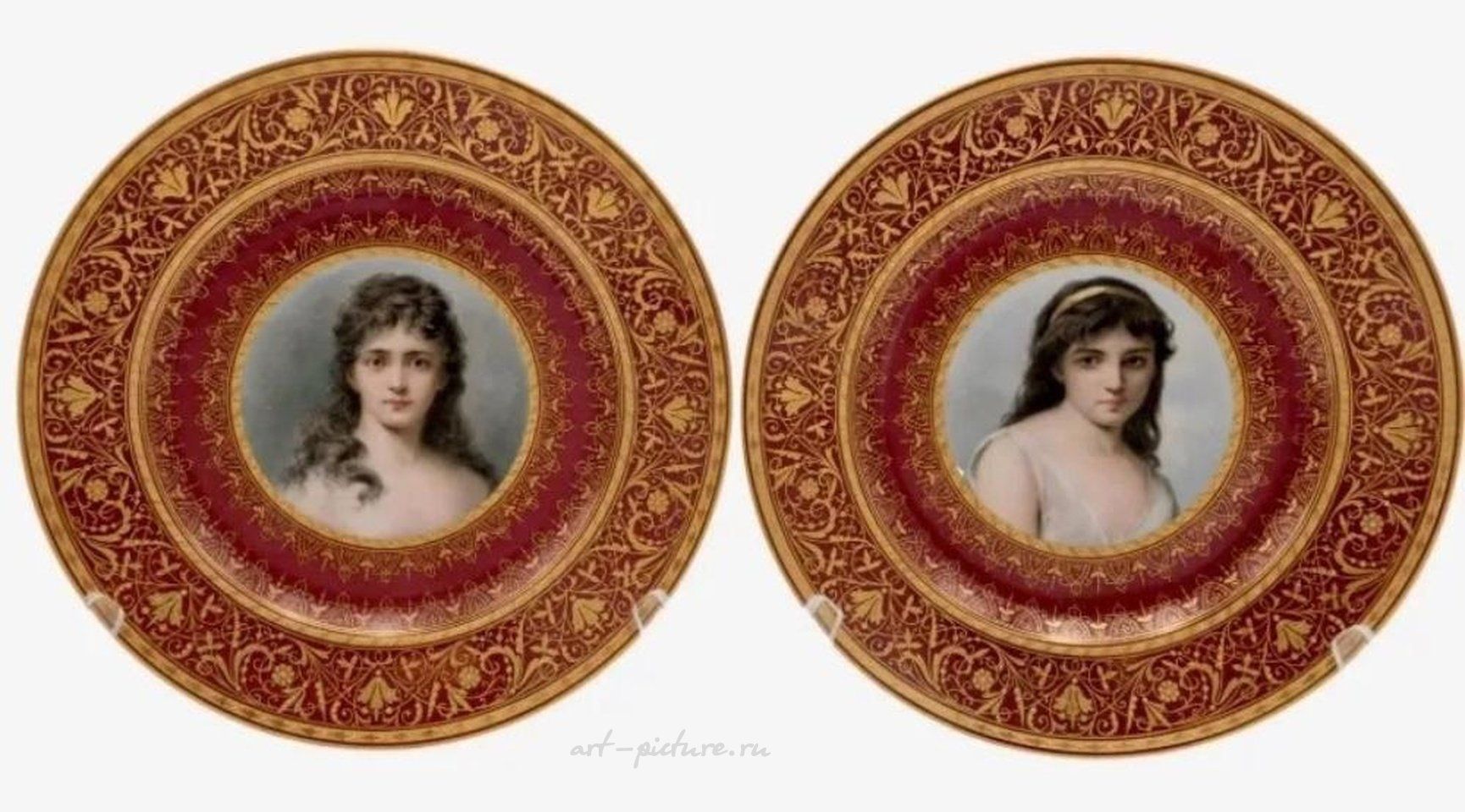 Royal Vienna , Фарфоровые тарелки в стиле Royal Vienna, около 1900 года, диаметр 8,5 дюйма.