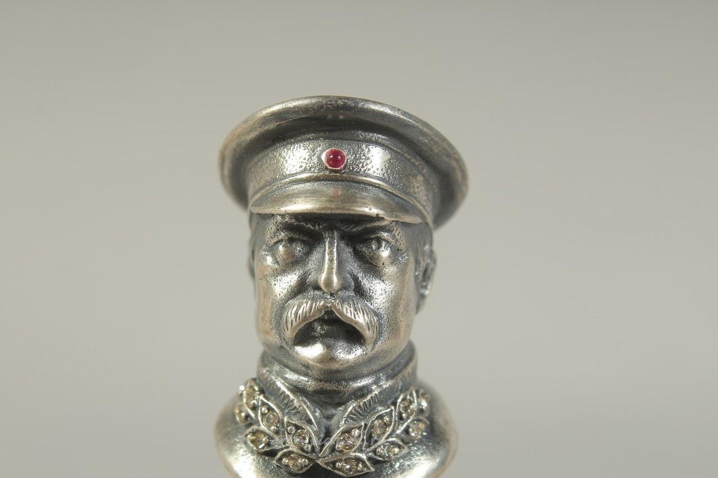 Русское серебро , Русская серебряная печатка для письменного стола 1870-11 года с инкрустацией бриллиантами.