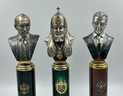 Серебряные бюсты Путин В.В., Медведев Д.А., Патриарх Кирилл на пьедесталах