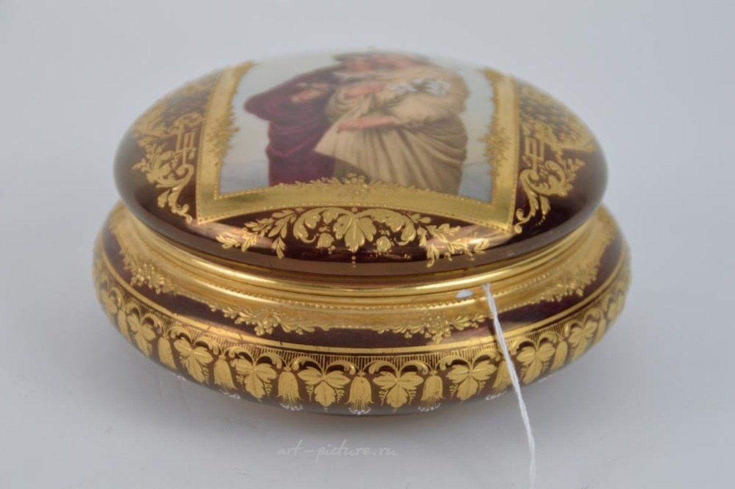 Royal Vienna , Королевская вена: фарфоровая шкатулка с изображением двух девственниц