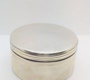 Серебряный сиамский зажигалка для сигарет. Диаметр 8 см.