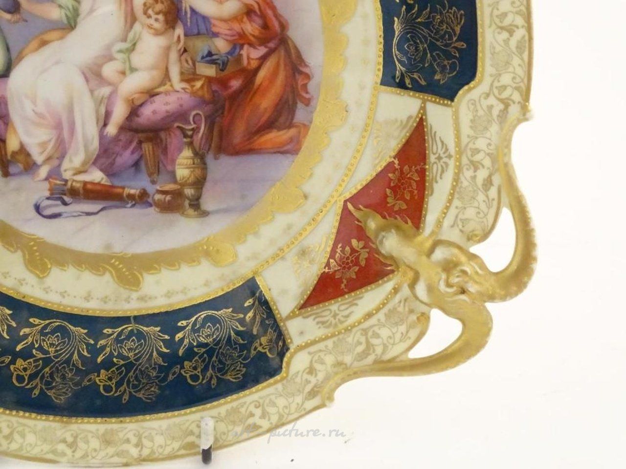 Royal Vienna , Фарфоровая трехручная тарелка с изображением Купида и Психе