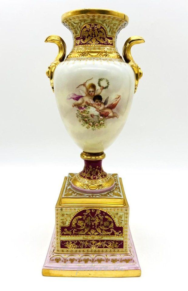 Royal Vienna , Ваза из фарфора 19 века с ручной росписью и золотыми узорами из Royal Vienna