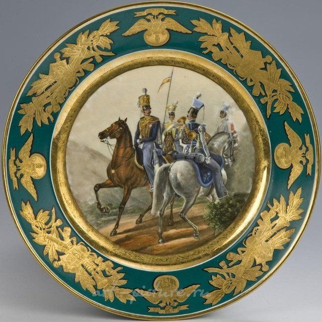 ФАРФОРОВАЯ ТАРЕЛКА С РУЧНОЙ РОСПИСЬЮ “1818 Рядовой Уланского полка”