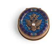 ЗОЛОТИСТАЯ СЕРЕБРЯНАЯ И ЭМАЛЕВАЯ ПИЛУЛЬНИЦА, XX ВЕК