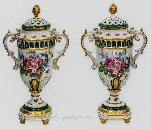 Royal Vienna, Фарфоровые вазы Royal Vienna с росписью цветов